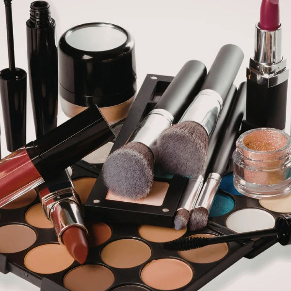The-Right-makeup-products-to-buy-for-all-skin-types-that-will-last-all-day