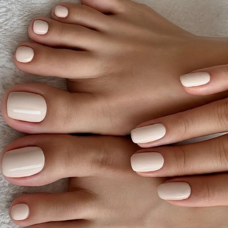 Nude-tone-mani-and-pedi-summer nails
