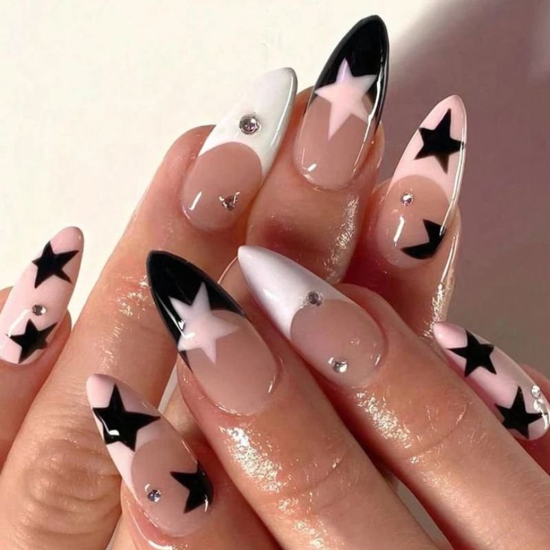 almond-design-4th-of-july-nails
