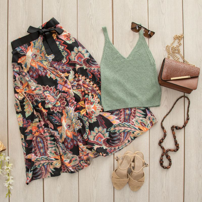 clothes-essentials-as-summer-vacation-traveling-list