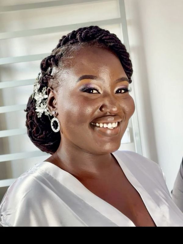 bridal-locs-hairstyles-for-a-stunning-wedding