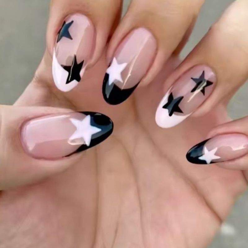 star-patern-nail-design