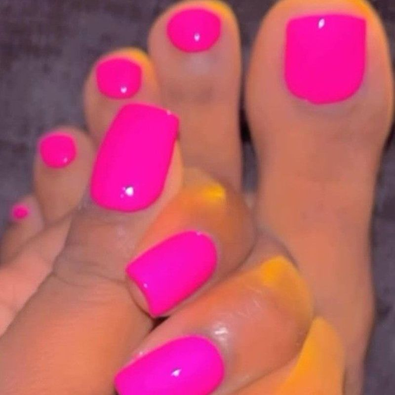 Bright-summer-nails