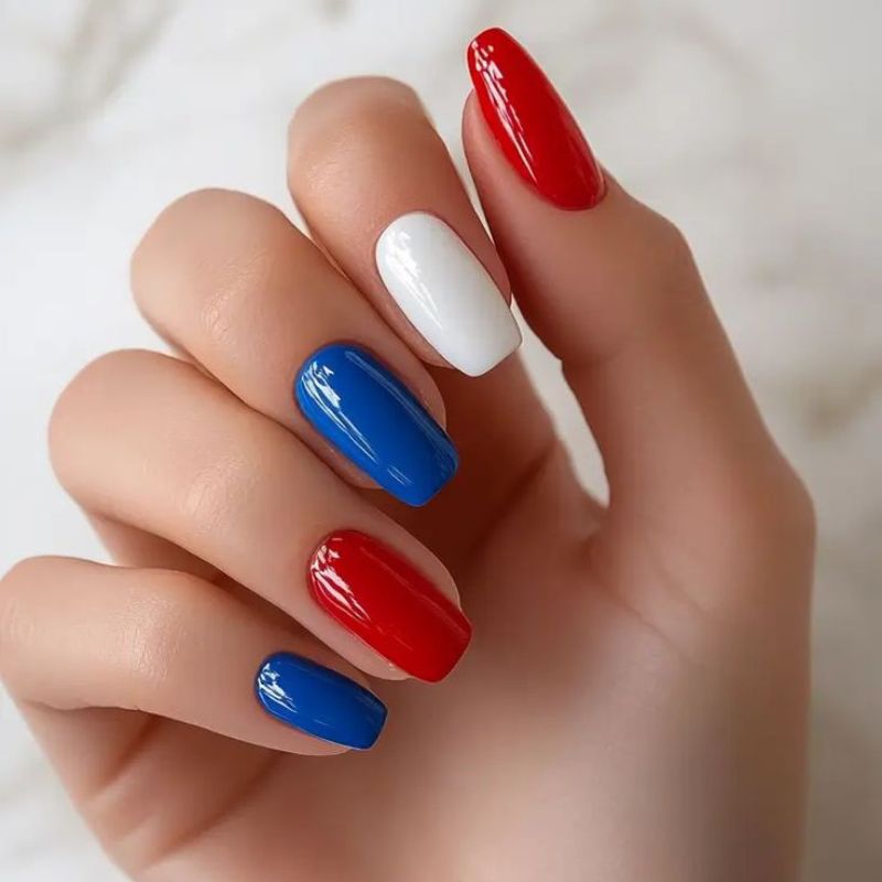 simple-clor-4th-jjuly-nails