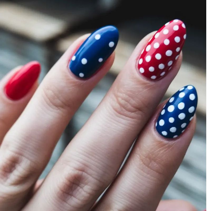 30-4th-of-july-nail-inspo