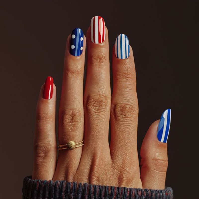 classic-stripe-red-and-white-july-nails