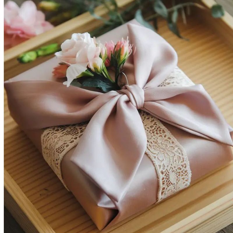 scarf-wrapping-gift-idea