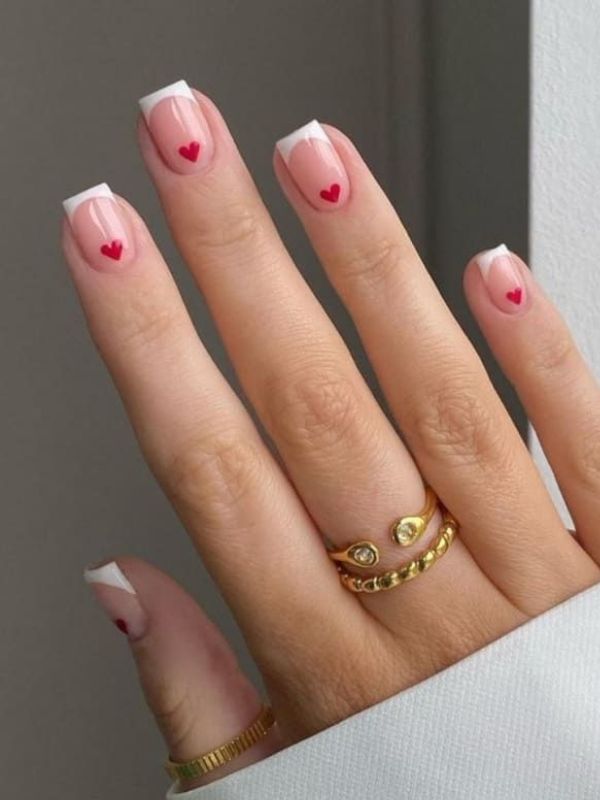 tiny-hearts-back-to-school-nails-idea