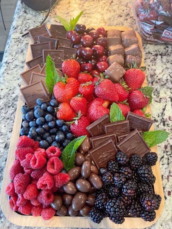 chocolate-dipped-fruit-platter-idea
