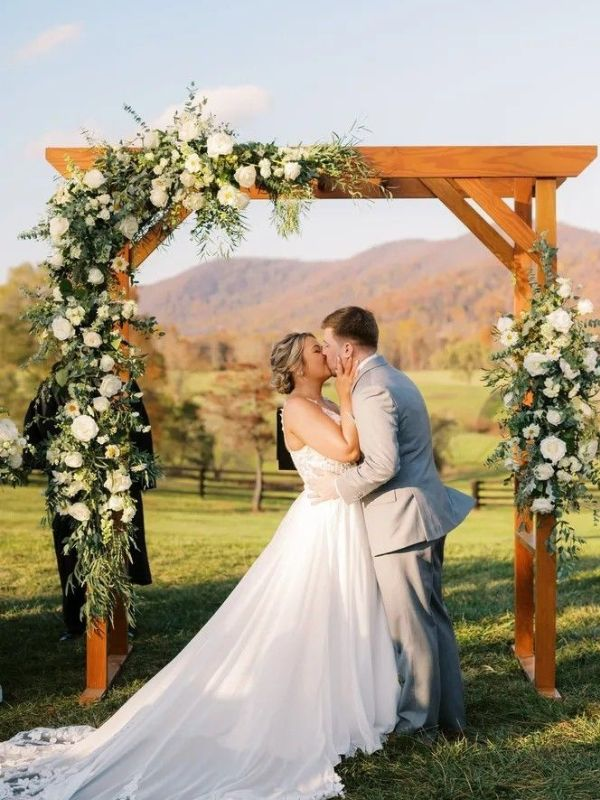 Rustic-wedding-Arch