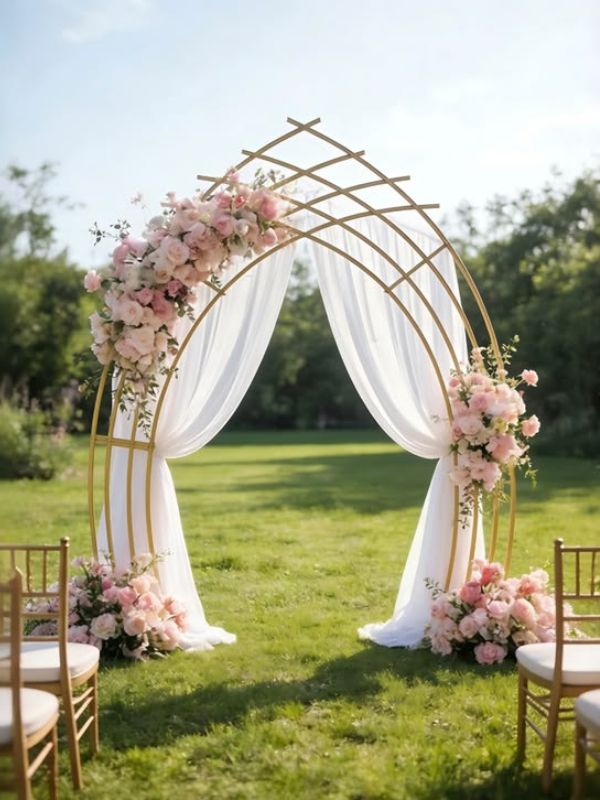 Minimalist-wedding-Arch