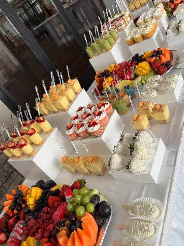 dessert-display-buffet-table-decor
