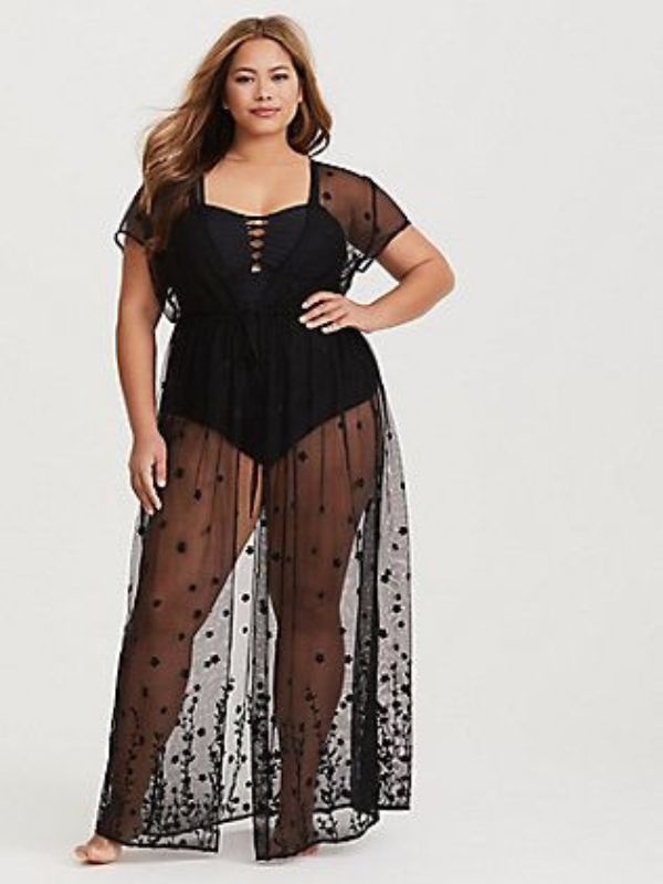 Beach outfits for curvy ladies