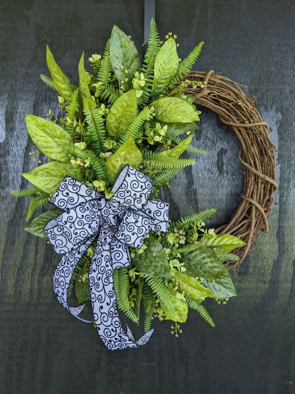Greenery-summer-front-door-decor 