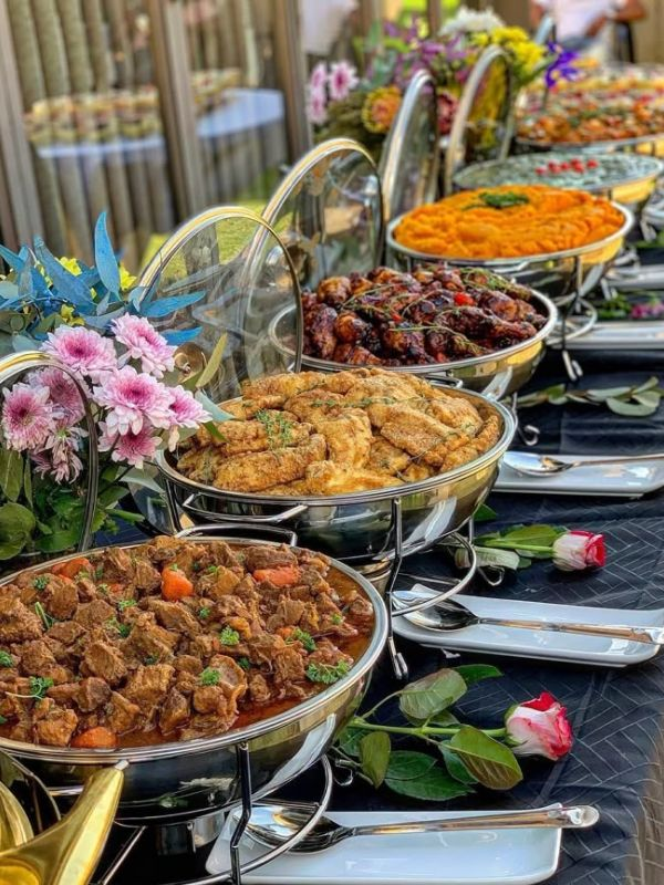 buffet-table-decor-ideas-for-stylish-oranised-party-setup