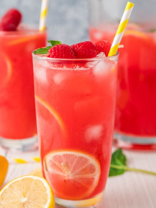 Raspberry-lemonade-summer-drink