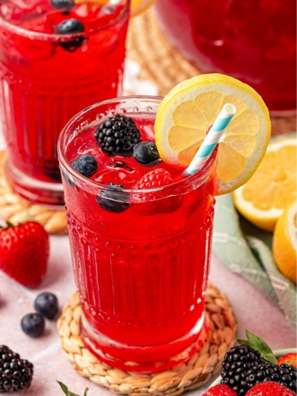 Berry-Lemonadejuice-summer-drink