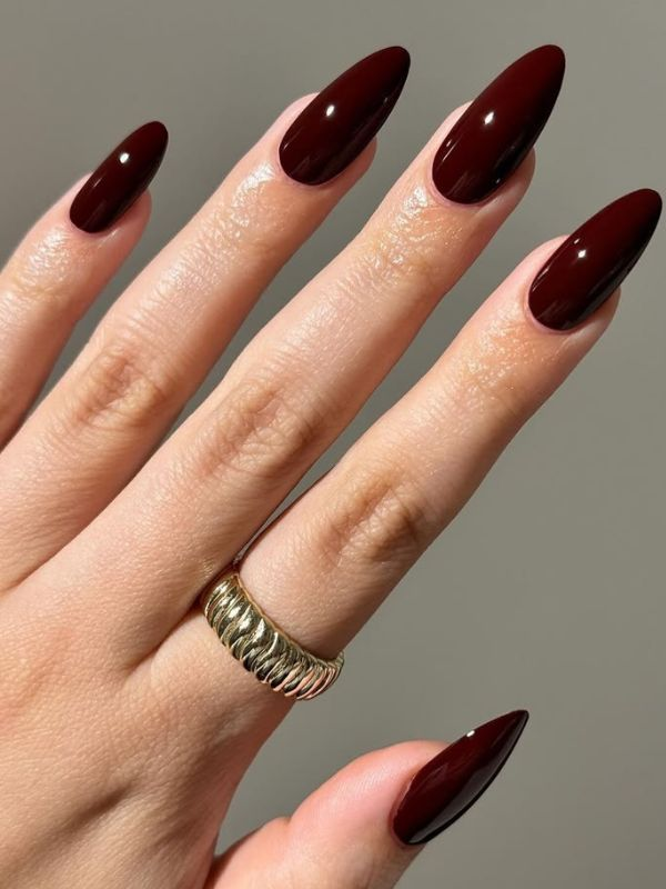 Burgundy-nail-color-for-autumn