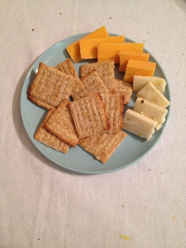 cheese-and-cracker-no-cook-caping-food-idea