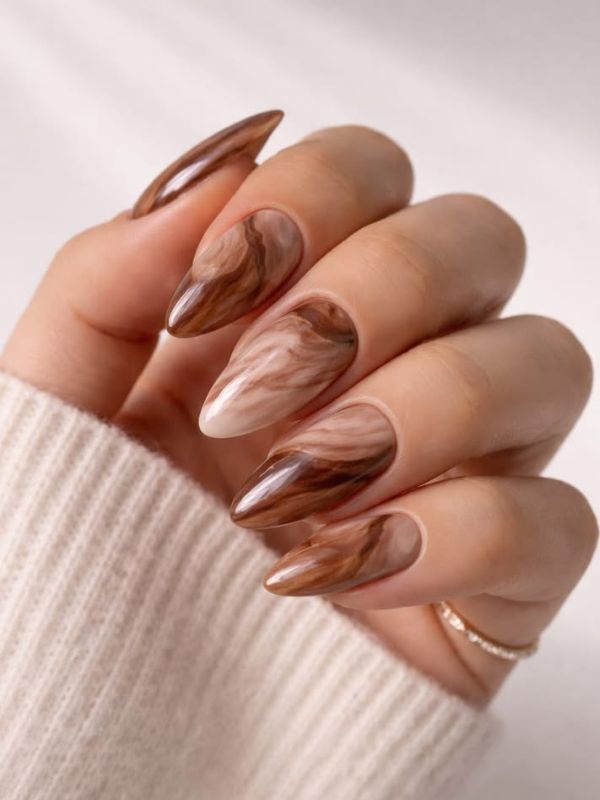 caramel-swirl-nails-for -fall