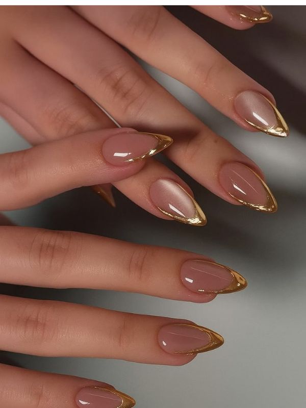 gold-accent-fall-nail