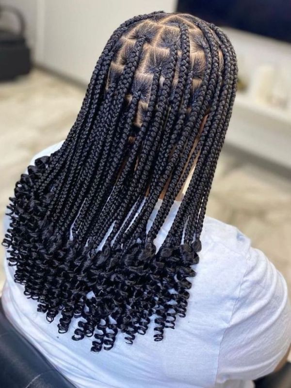 knotless-braid-school-hairstyle-for-teens