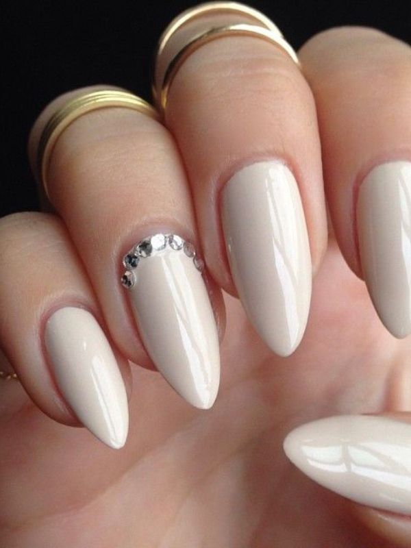 Neutral-Beige-Nail