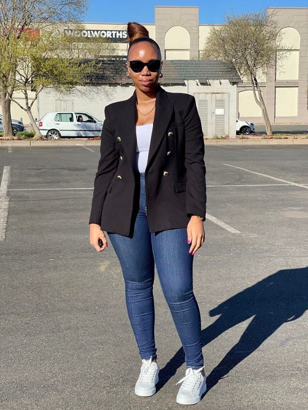 Black-Blazer-with-Jeans-school-outfits-idea