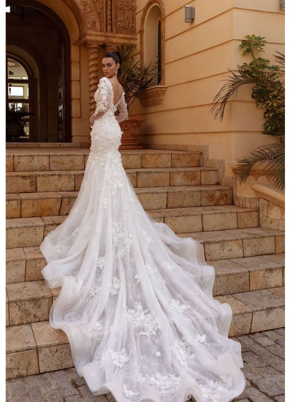 wedding-gown-with-long-trains