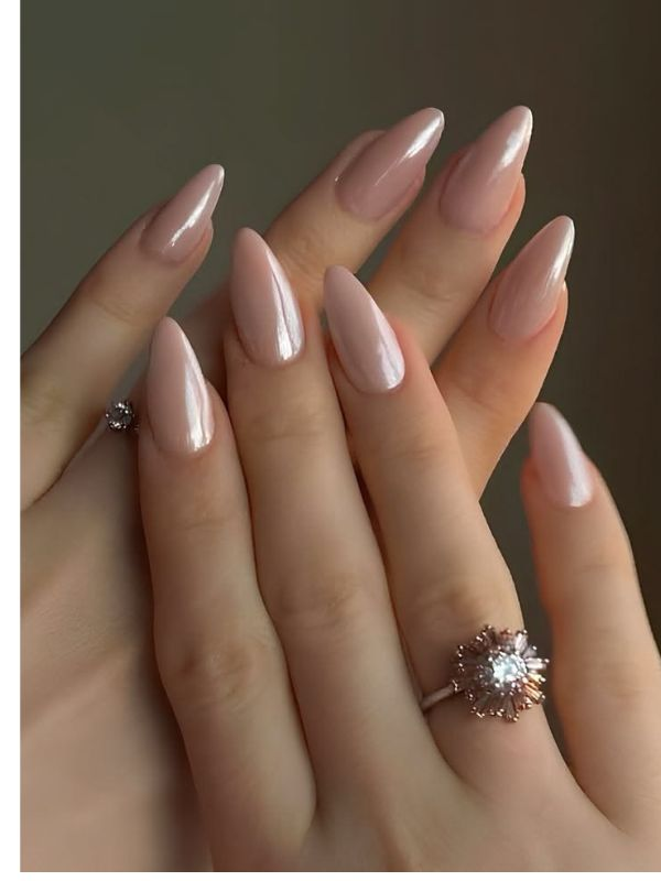 nude-wedding-nails