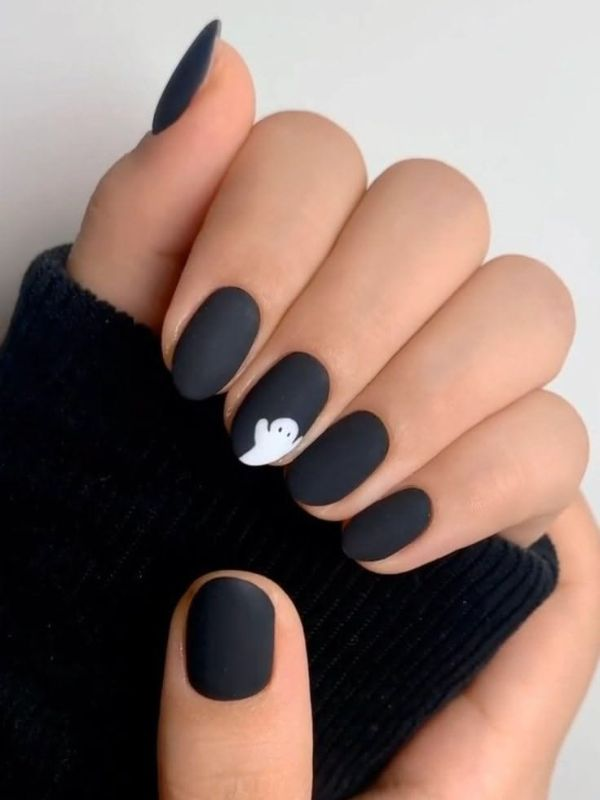 Matte-Halloween-nails 