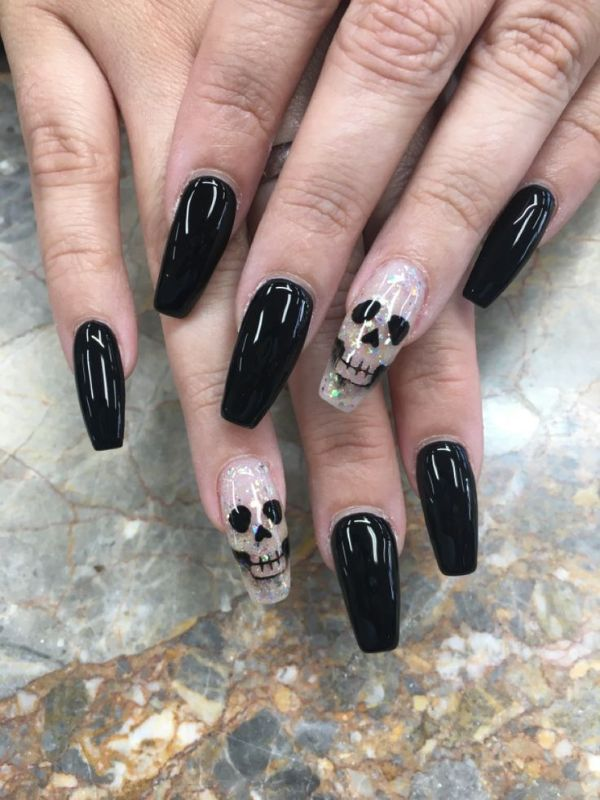 Skull-halloween-nails
