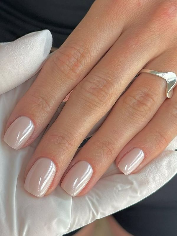 Pearl-chrome-wedding-nails