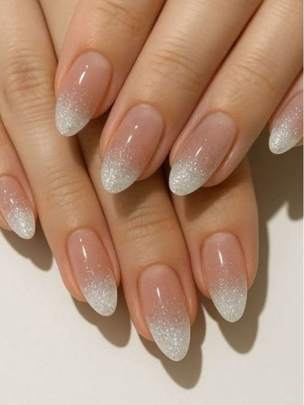Glitter-accents-Wedding-Nails-ideas
