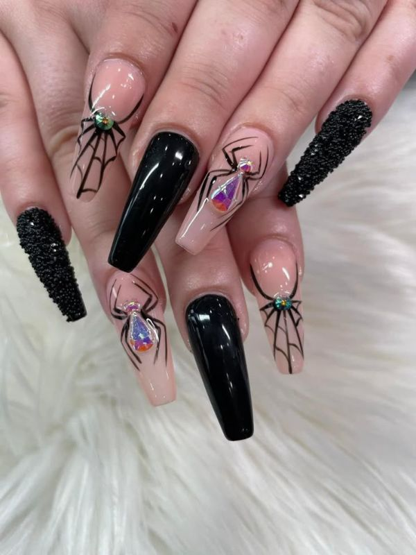 Spider-web-Halloween-nails 