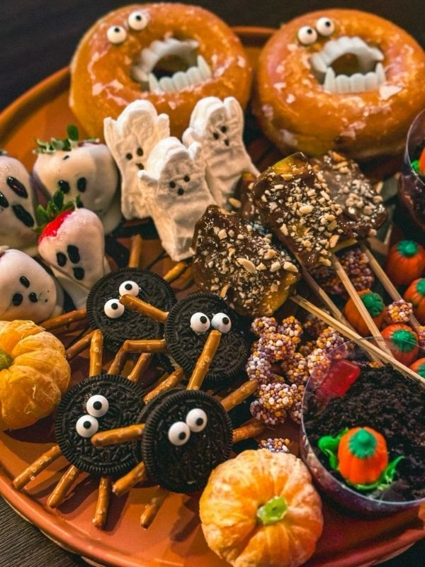 halloween-dessert-board