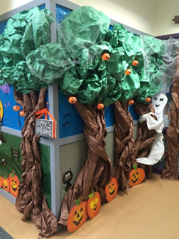 Haunted-forest-Halloween-classroom-decor 