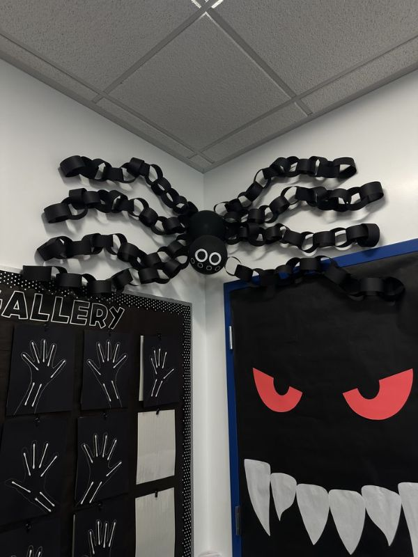 Halloween-classroom-wall-decor 