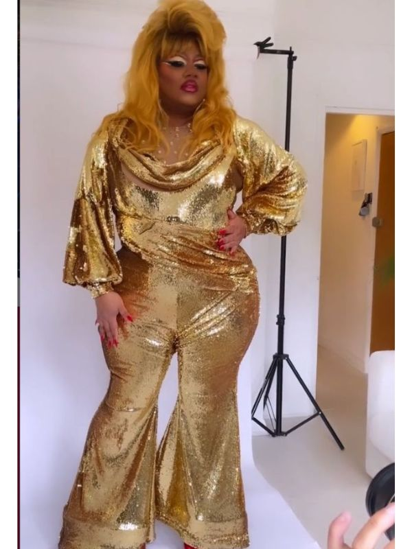 Halloween-costume-ideas-for-women-plus-size 