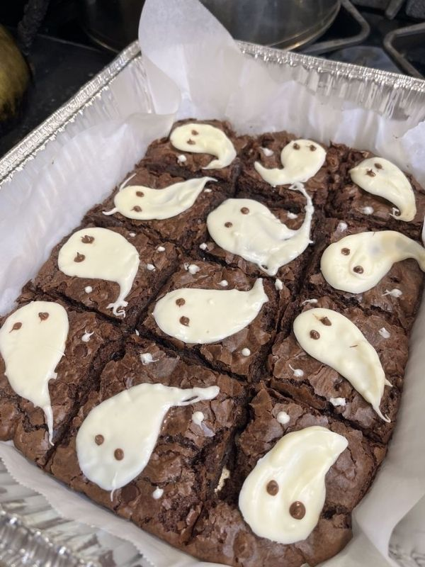 Ghost-brownies-halloween-party-food-ideas