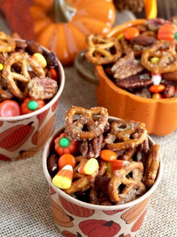 halloween-snack-mix-cup