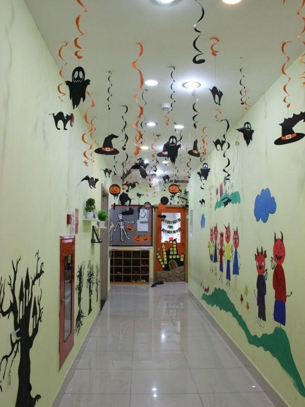 Halloween-classroom-ceiling-decor-ideas 