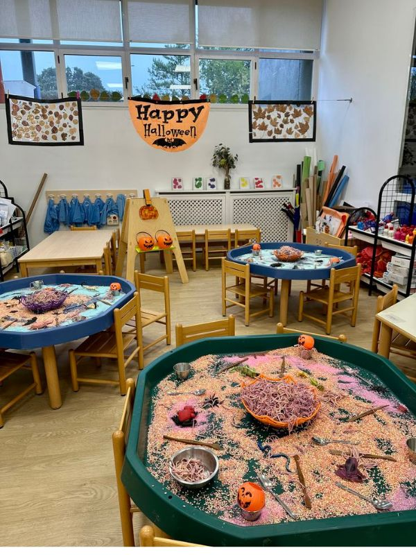 Halloween-classroom-decor-ideas 
