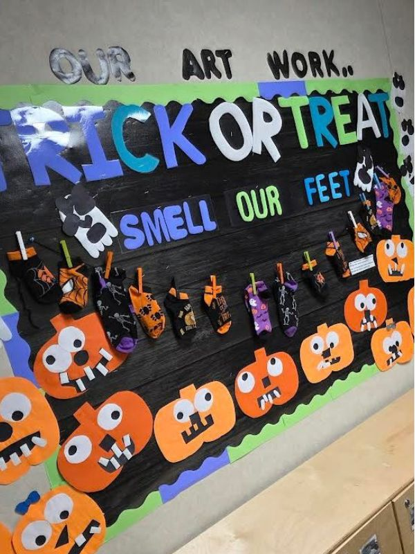 Halloween-classroom-wall-decor 