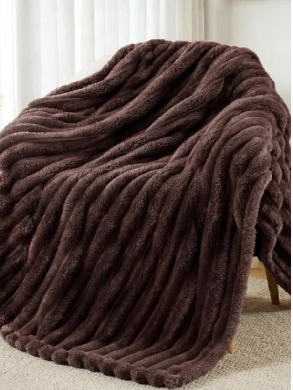 dorm-room-decor-essentials