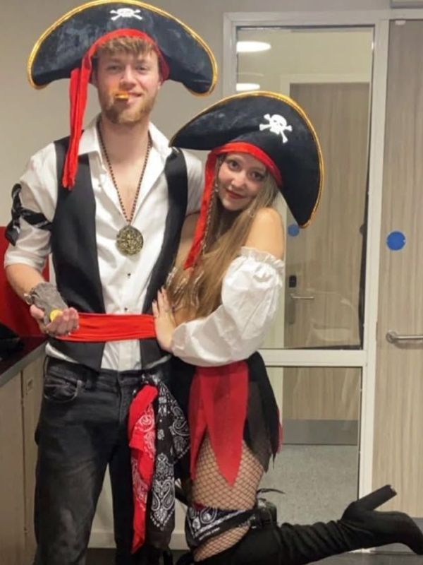 Halloween-costume-ideas-for-couples 