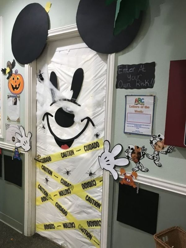 halloween-character-door
