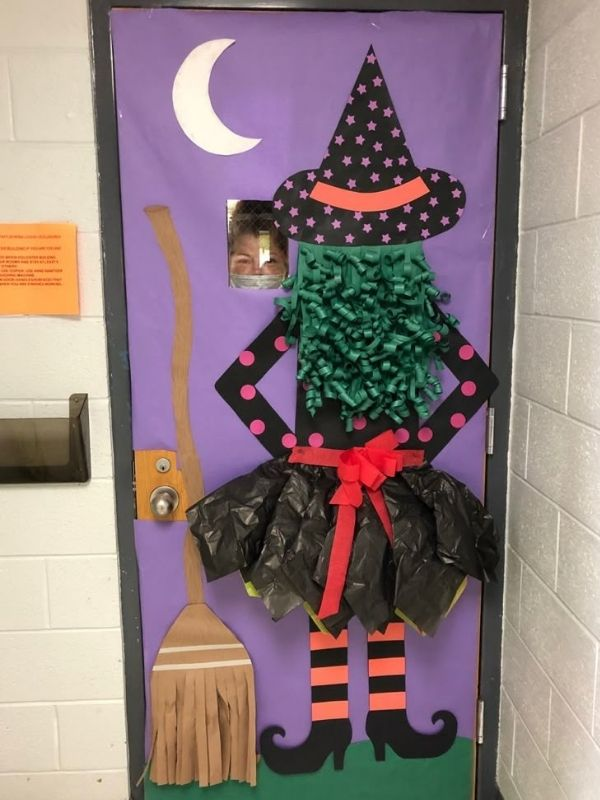 halloween-witch-themed-classroom-door-decor