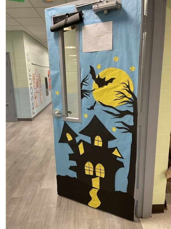 haunted-house-halloween-classroom-door-decor