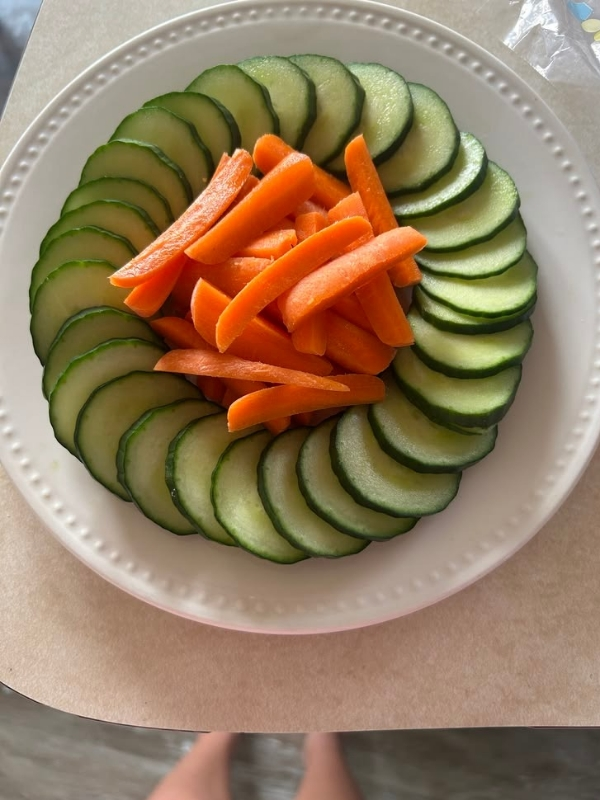 Carrots-and-cucumbers-vegetable-Platter